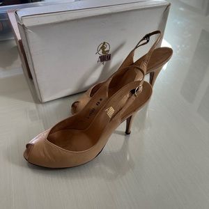 Allure peep toe pumps designer heels. Size 8.5 blonde kid leather. Heels 3 inch